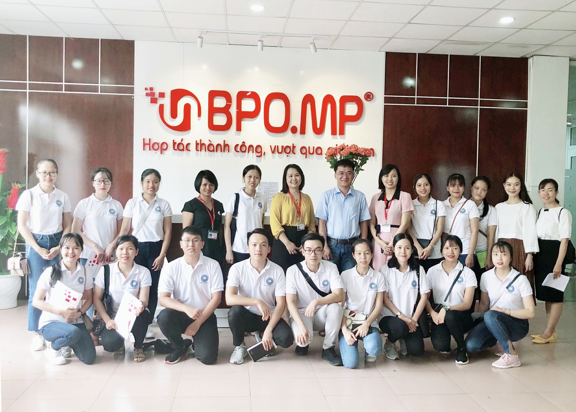 フェの経済大学の大学生がＢＰＯ.ＭＰにての見学
