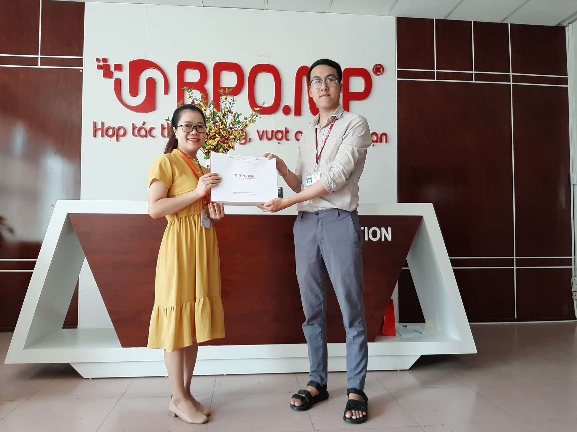 BPO.MP TẶNG QUÀ SINH NHẬT CHO CÁC THÀNH VIÊN CÔNG TY